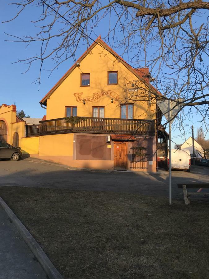 Penzion Hradecky Dvur Plzen Exterior photo